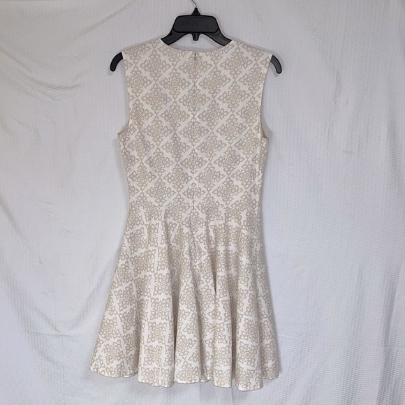 Diane Von Furstenberg Cream and Beige Jeannie Henna Print Sleeveless Dress -Sz 6 - Picture 5 of 13